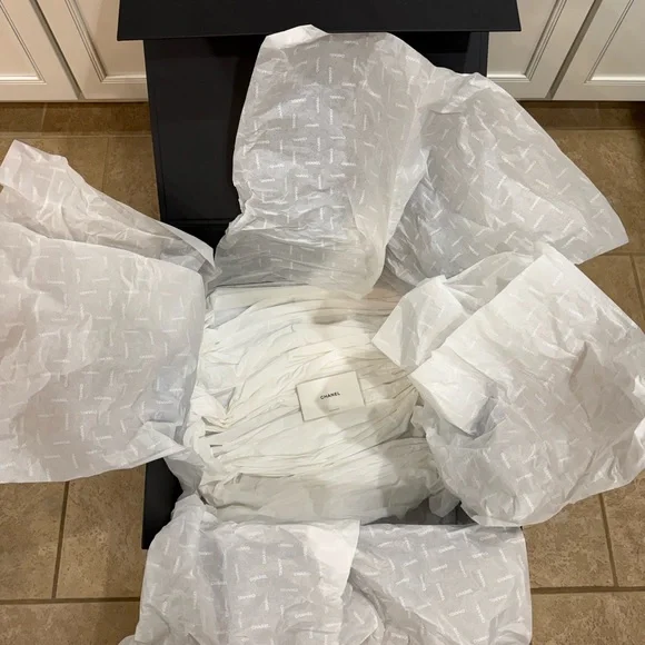 Chanel Magnetic Storage Box Lux Fold Authentication Cards Storage Clean - Picture 14 of 14